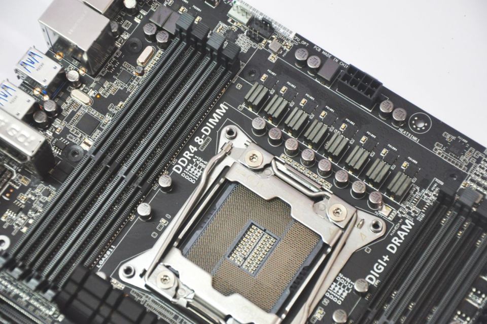 VRM naked Review: ASUS X99 Pro